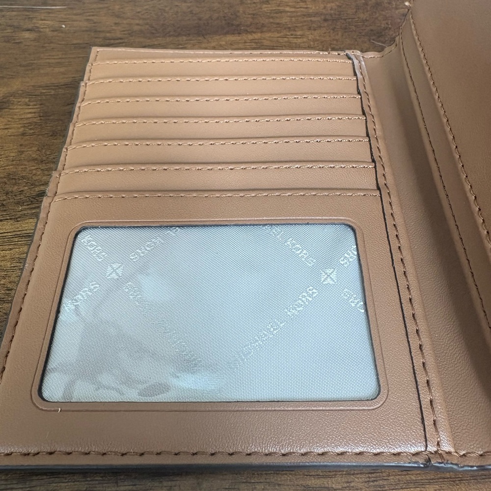 Michael Kors passport logo wallet in brown - Picture 4 of 7